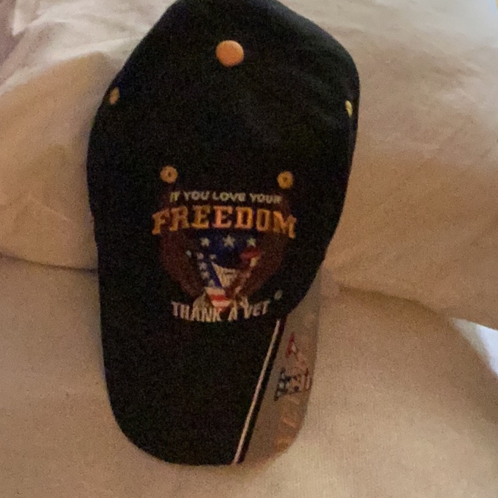 🇺🇸NWT If You Love ❤️ Your Freedom Thank a Vet Adjustable Unisex Cap 🇺🇸